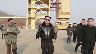 كيم جونغ أون خلال زيارة إلى إحدى أكبر وأبرز منصات إطلاق الصواريخ في كوريا الشمالية