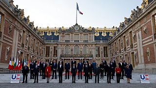 Si chiude oggi il vertice Ue a Versailles. Sul tavolo le questioni finanziarie