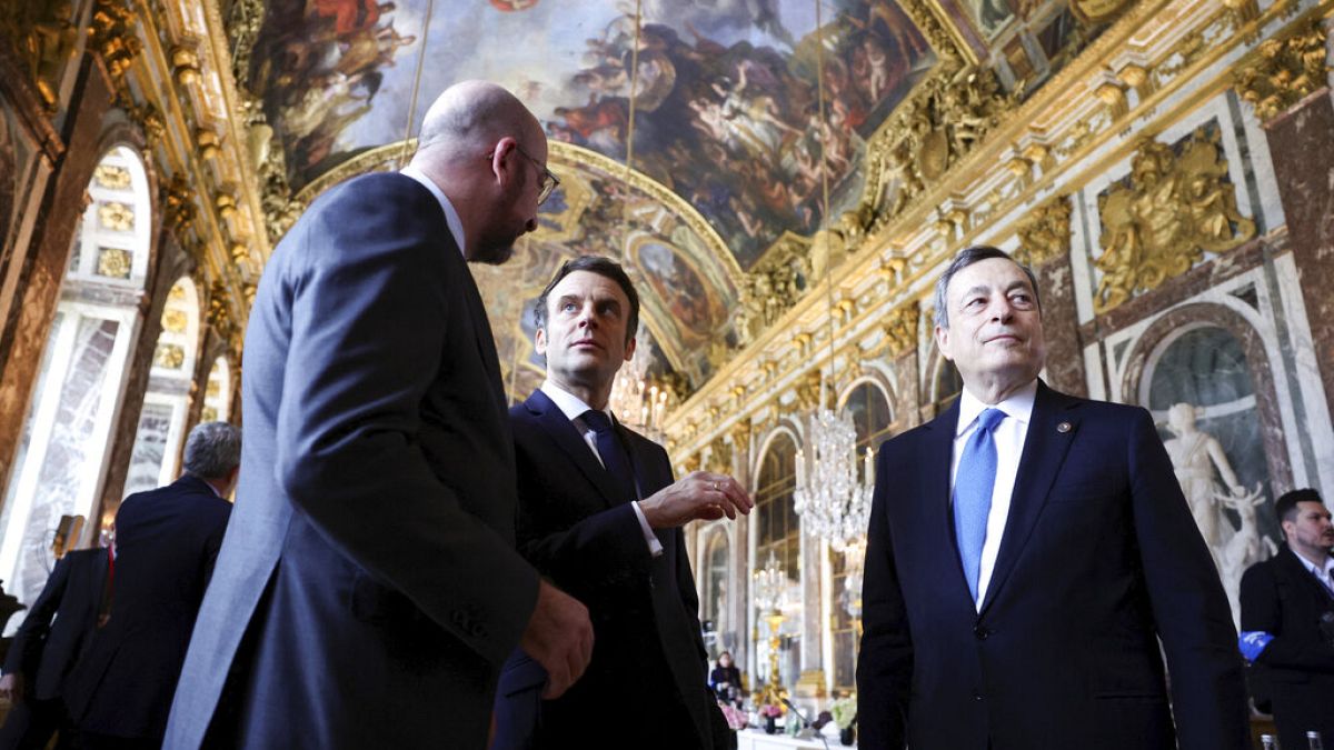 Vertice di Versailles, Europa compatta contro Vladimir Putin. Nuove sanzioni e pieno appoggio a Kiev