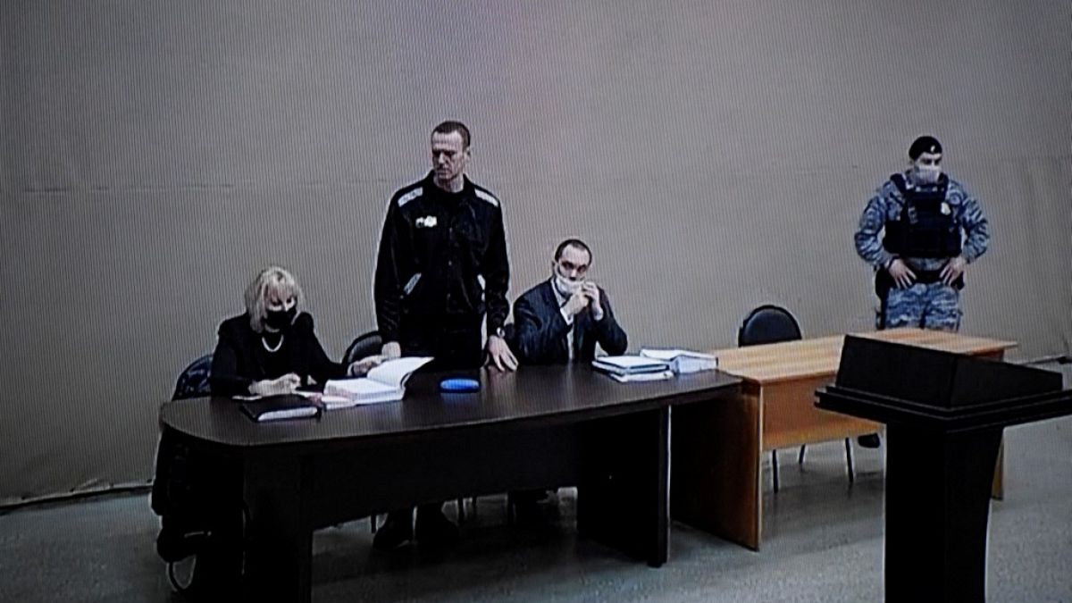 Alexei Navalny em tribunal a 15 de fevereiro (arquivo)