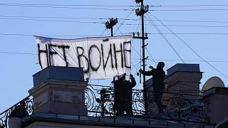 "Kein Krieg" - Protest in Russland, jetzt auch zur besten Sendezeit
