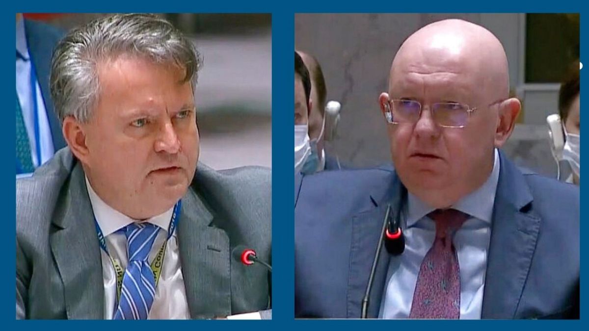 A g. : l'ambassadeur ukrainien à l'ONU / A dr. : l'ambassadeur russe à l'ONU - le 11/03/2022