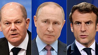 Almanya Şansölyesi Scholz (solda), Rusya Devlet Başkanı Putin, Fransa Cumhurbaşkanı Macron (sağda)