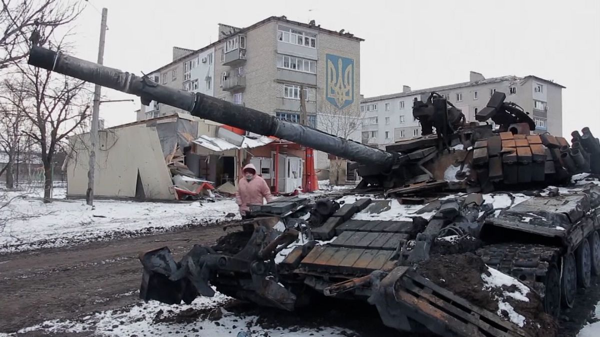 Heavy fighting leaves much of Volnovakha in ruins