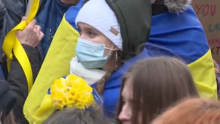 Cidadãos europeus unem-se em manifestação pela paz na Ucrânia