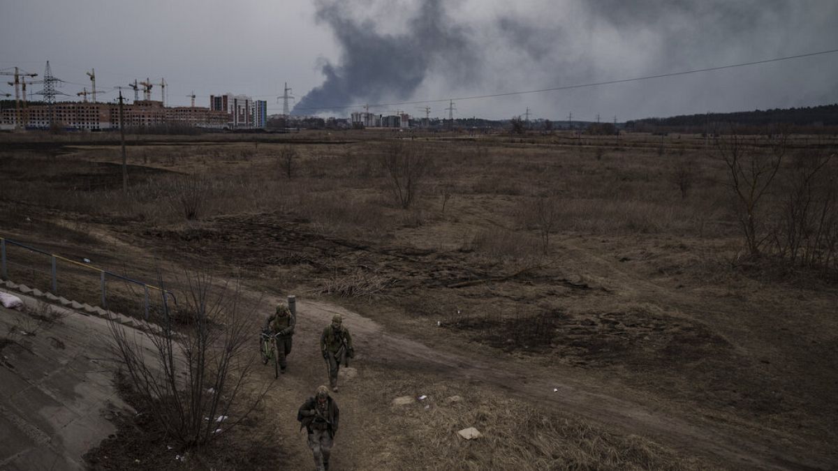 Soldaten am Rande vom Irpin, unweit von Kiew, 12.03.2022