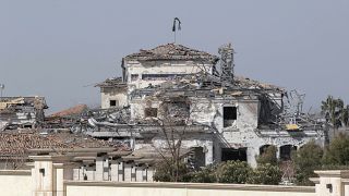 صورة تظهر مبنى تعرض لضرر بعد الهجوم الصاروخي على أربيل