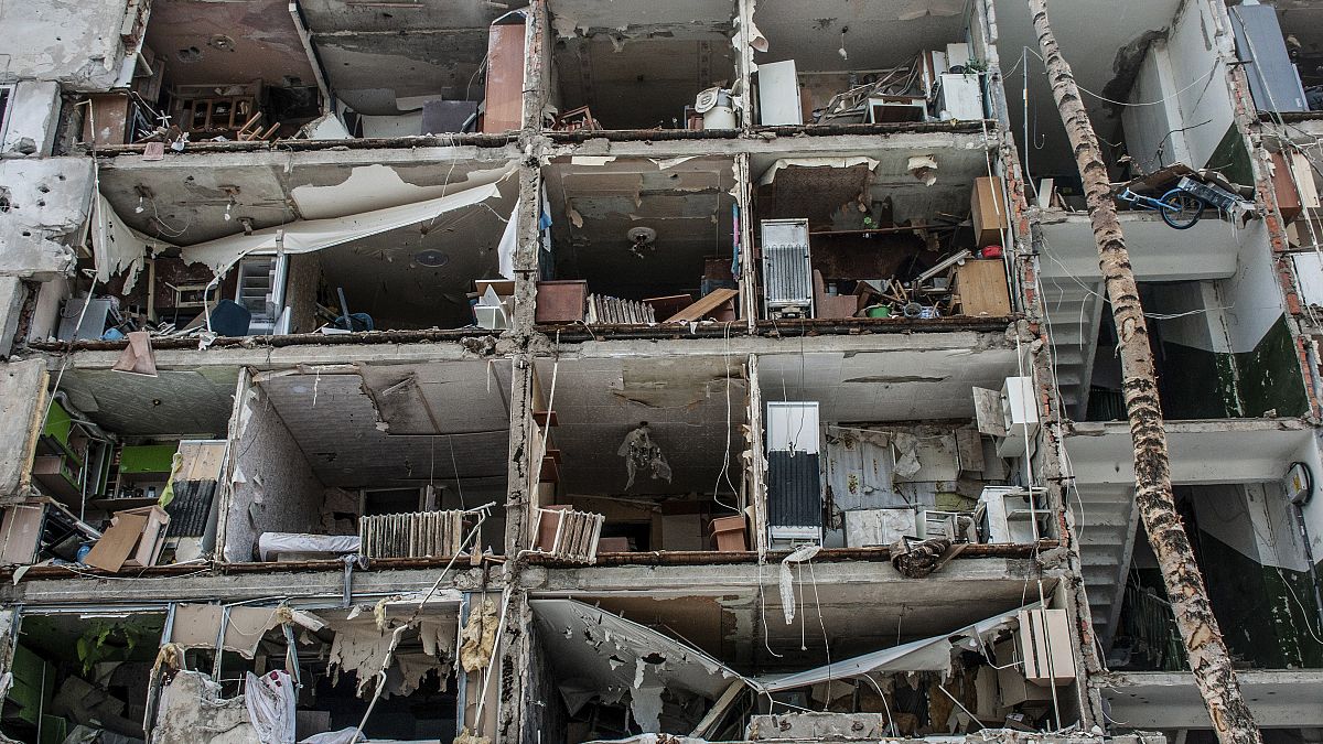 Пострадавший в результате бомбардировок жилой дом в Харькове, 13 марта 2022