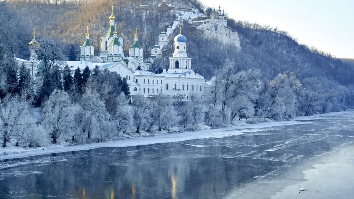 A szvjatohírszki kolostor egy 2021-ben készült fotón - illusztráció