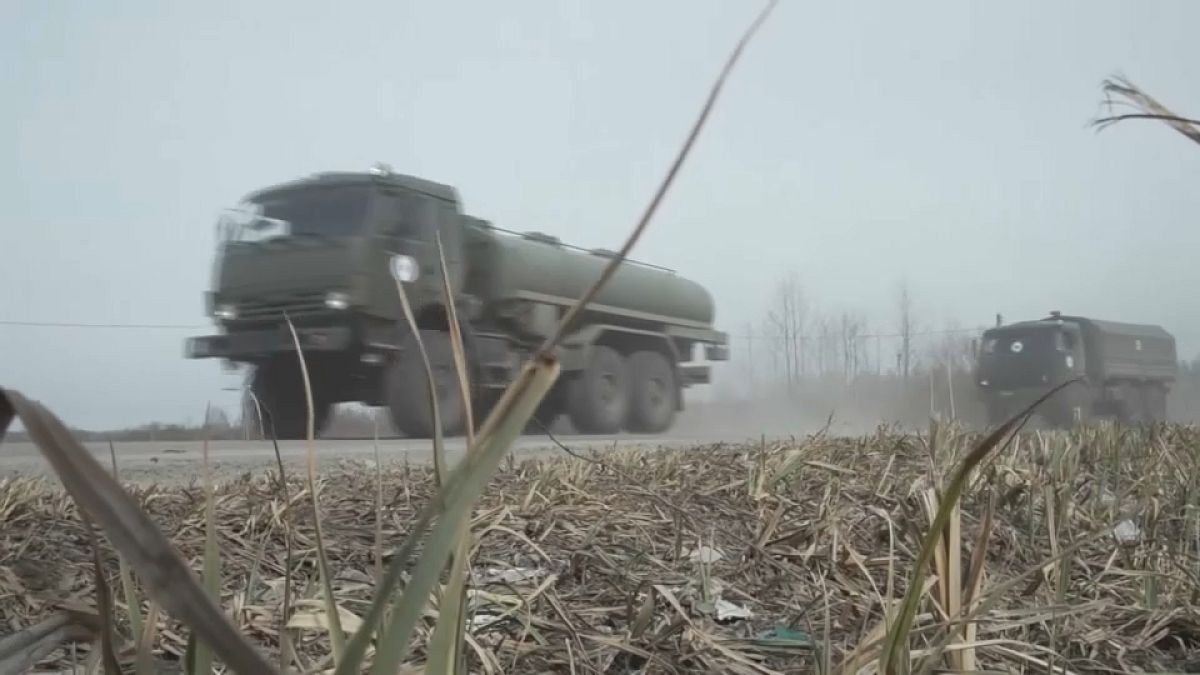 شاحنات عسكرية روسية تتوجه إلى كييف بحسب ما تقوله وزارة الدفاع الروسية 