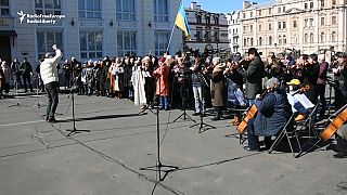 L'orchestre d'Odessa donne un concert en plein air contre la guerre, le 14 mars 2022