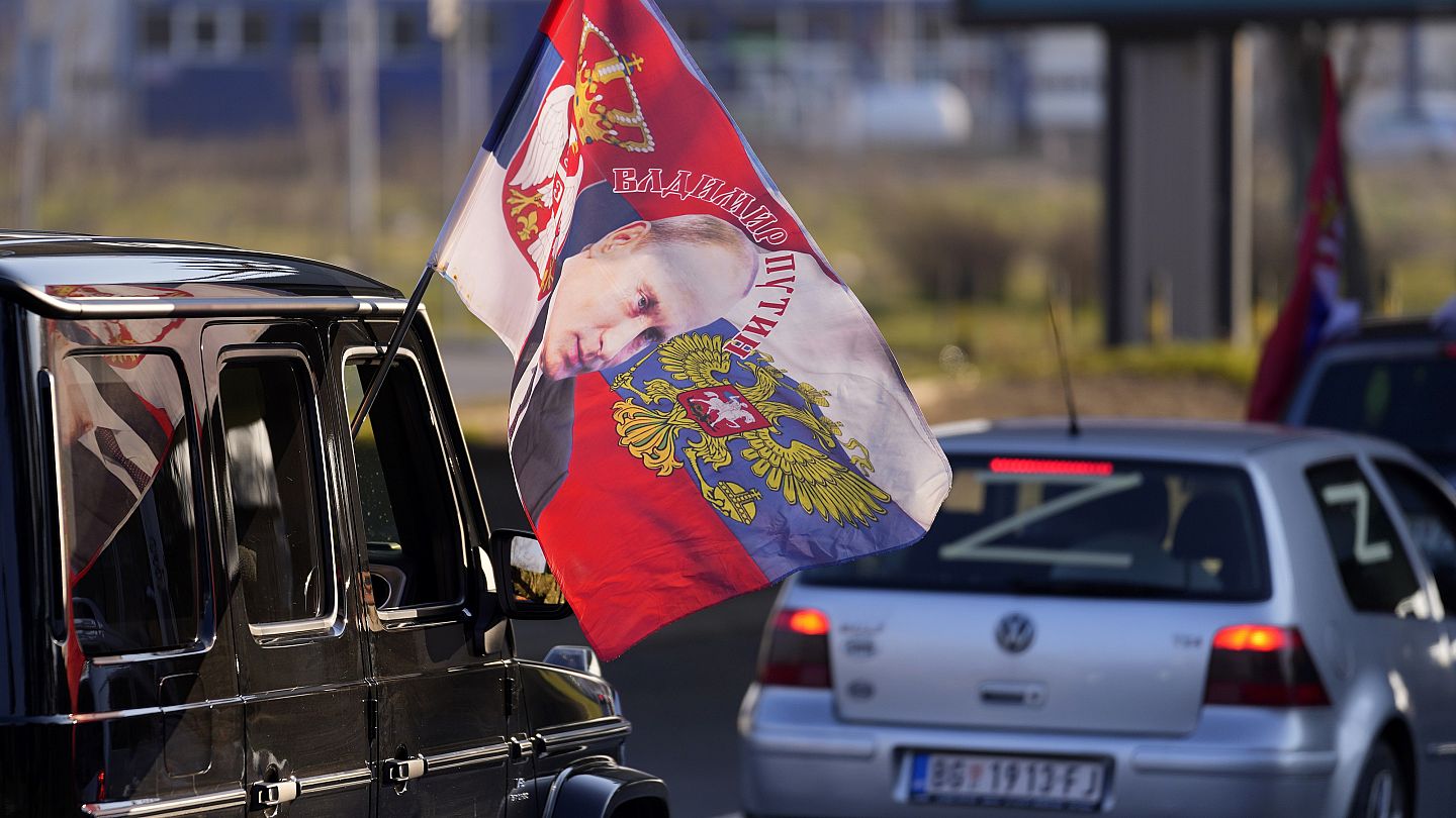 Белград: автопробег в поддержку Путина и Донбасса | Euronews