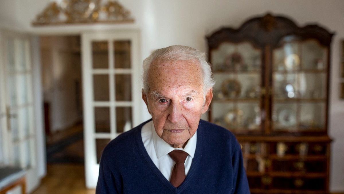 Der Holocaust-Überlebende Leon Schwarzbaum in seinem Haus in Berlin im Dezember 2019