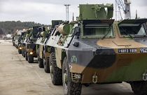 A NATO "Cold Response 22" nevű gyakorlatára érkező páncélozott járművek Norvégiában, március 10-én