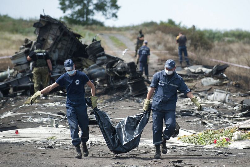 Ein Beispiel, an dem das Muster der Kreml-Propaganda zu erkennen war: Der Absturz Malaysia-Airlines-Flugs 17 in der Nähe des Dorfes Hrabove in der Ostukraine. - Juli 2014