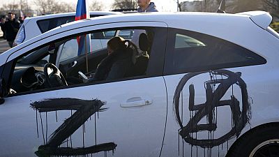 Hunderte Teilnehmer beim pro-russischen Auto-Konvoi in Belgrad