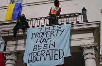 Manifestants ayant investi l'hôtel particulier à Londres d'un oligarque russe - le 14/03/2022