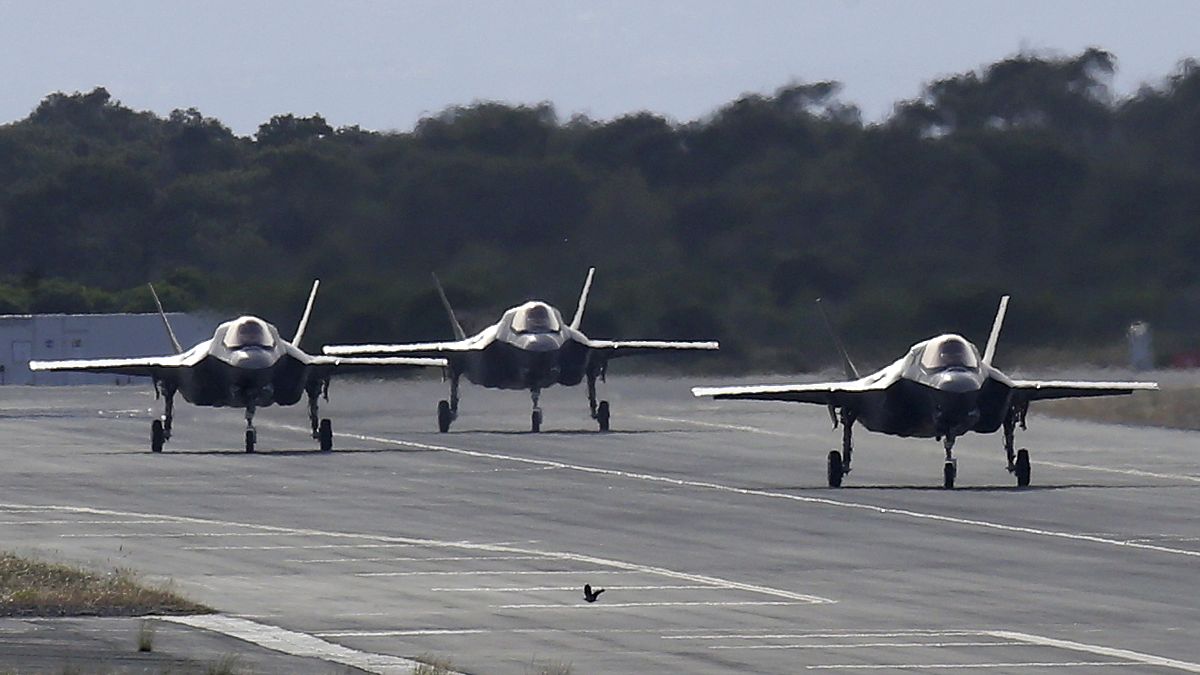 Aviones F-35B aterrizarn en la base de las fuerzas aéreas reales de Akrotiri, cerca de la ciudad de Limassol, Chipre, el martes 21 de mayo de 2019