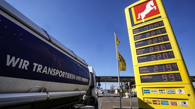 Una gasolinera muestra los precios récord del combustible en Gelsenkirchen, Alemania, el lunes 7 de marzo de 2022. Una gasolinera muestra los precios récord del combustible en Gelsenkirchen, Alemania, el lunes 7 de marzo de 2022.