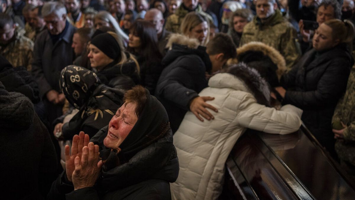 Enterrement de soldats ukrainiens à Lviv, ce mardi. le bombardement d'une base militaire a fait au moins 35 morts. 