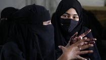Девушки на собрании активисток против запрета никабов в школах