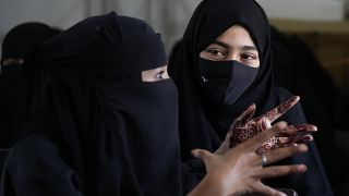 Девушки на собрании активисток против запрета никабов в школах