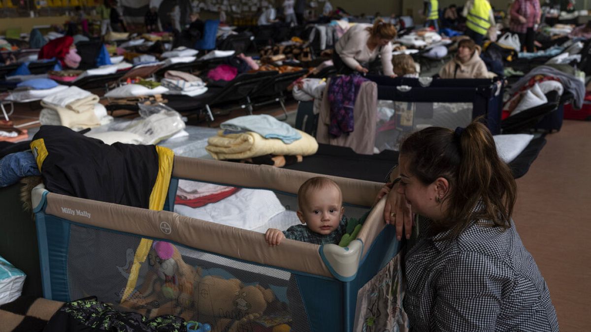 ООН: Число украинских беженцев в других странах достигло 3 млн человек, половина из них — дети