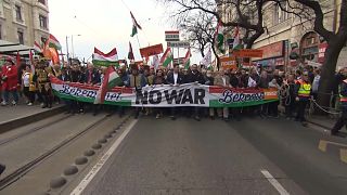 Los manifestantes de la "Marcha de la Paz" en Budapest, Hungría