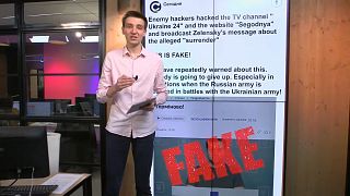 Matthew Holroyd präsentiert "The Cube" zum Thema Deepfake-News im Ukraine-Krieg