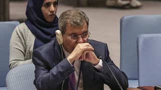سفير اليمن لدى الأمم المتحدة عبد الله علي فاضل السعدي يستمع خلال مناقشة في مجلس الأمن التابع للأمم المتحدة