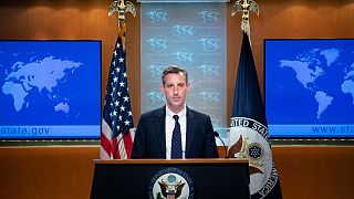 المتحدث باسم وزارة الخارجية الأمريكية نيد برايس يتحدث خلال مؤتمر صحفي في وزارة الخارجية في واشنطن