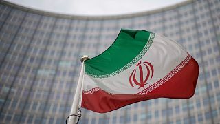 علم إيران أمام مقر الوكالة الدولية للطاقة الذرية