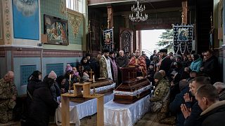 مراسم جنازة للجنديين الأوكرانيين رومان راك وميكولا ميكيتيوك في ستاريتشي بغرب أوكرانيا - الأربعاء 16 مارس 2022.
