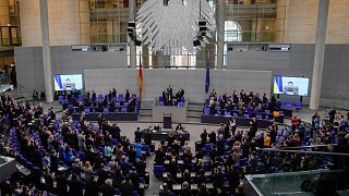 الرئيس الأوكراني فولوديمير يوجه كلمة أمام البرلمان الألماني البوندستاغ.
