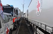 Des camions du CICR à la frontière entre la Roumanie et l'Ukraine