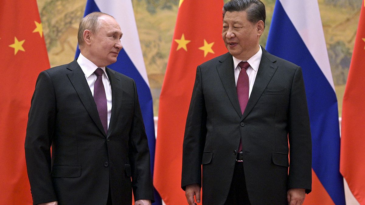 الرئيس الصيني شي جين بينغ  مع الرئيس الروسي فلاديمير بوتين في بكين، 4 شباط/فبراير 2022