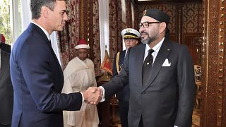 El presidente del Gobierno español Pedro Sánchez y el rey de Marruecos Mohamed VI en el Palacio Real en Rabat en 2018
