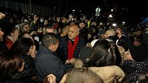 Boyko Borissov recebido por apoiantes momentos depois de ser libertado