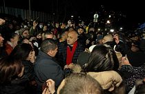 Boyko Borissov recebido por apoiantes momentos depois de ser libertado