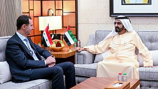 Suriye Devlet Başkanı Esad (solda) BAE emiri el Maktum ile bir araya geldi