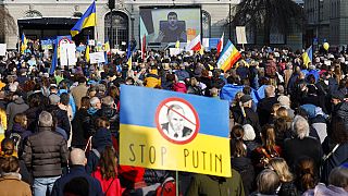В Европе и США снова прошли протесты против войны на Украине