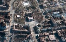 آثار الغارة الجوية على مسرح ماريوبول بأوكرانيا والمنطقة المحيطة به. 2022/03/19
