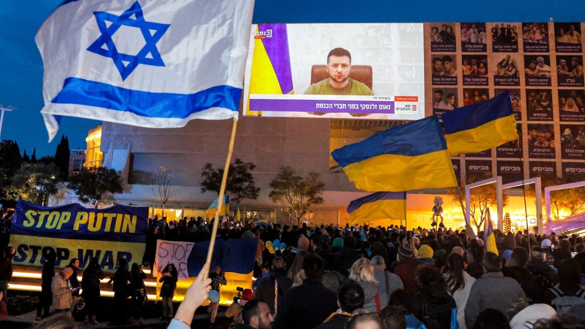 Demonstrators gather in Israel's Mediterranean coastal city of Tel Aviv on March 20, 2022 to attend a televised video address by Ukraine's President Volodymyr Zelenskyy.