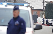 La policía asegura la zona tras el incidente en Strépy-Bracquenies, Bélgica, el domingo 20 de marzo de 2022.