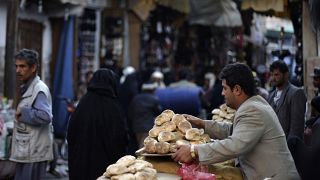 في أحد الأسواق اليمنية في العاصمة صنعاء (أرشيف)
