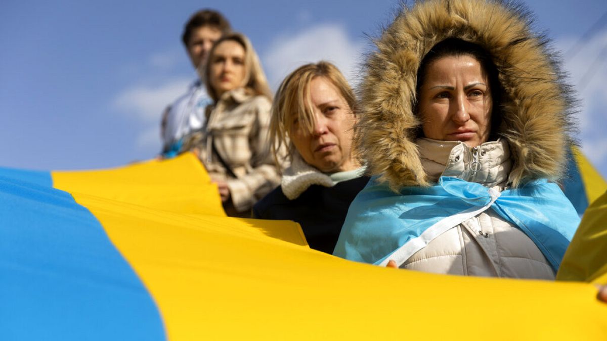 Διαδηλωτές υπέρ της Ουκρανίας στο Σύνταγμα