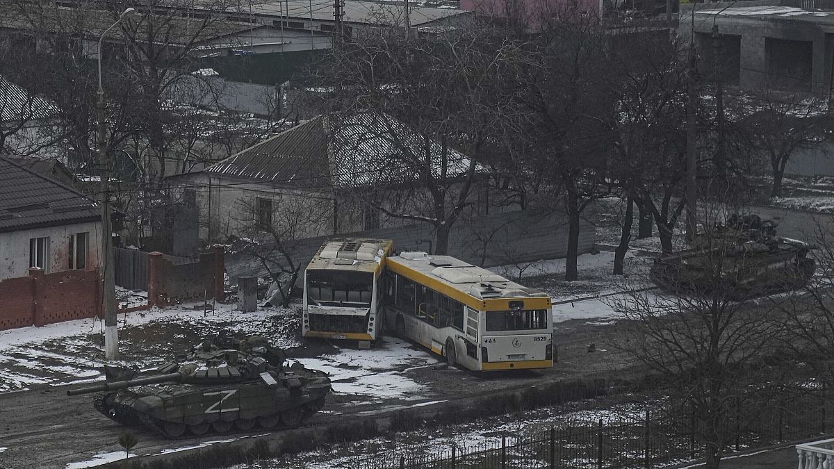 Ukraine : des civils encore visés dans une école d'art à Marioupol