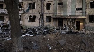 Разрушения в жилом районе Киева
