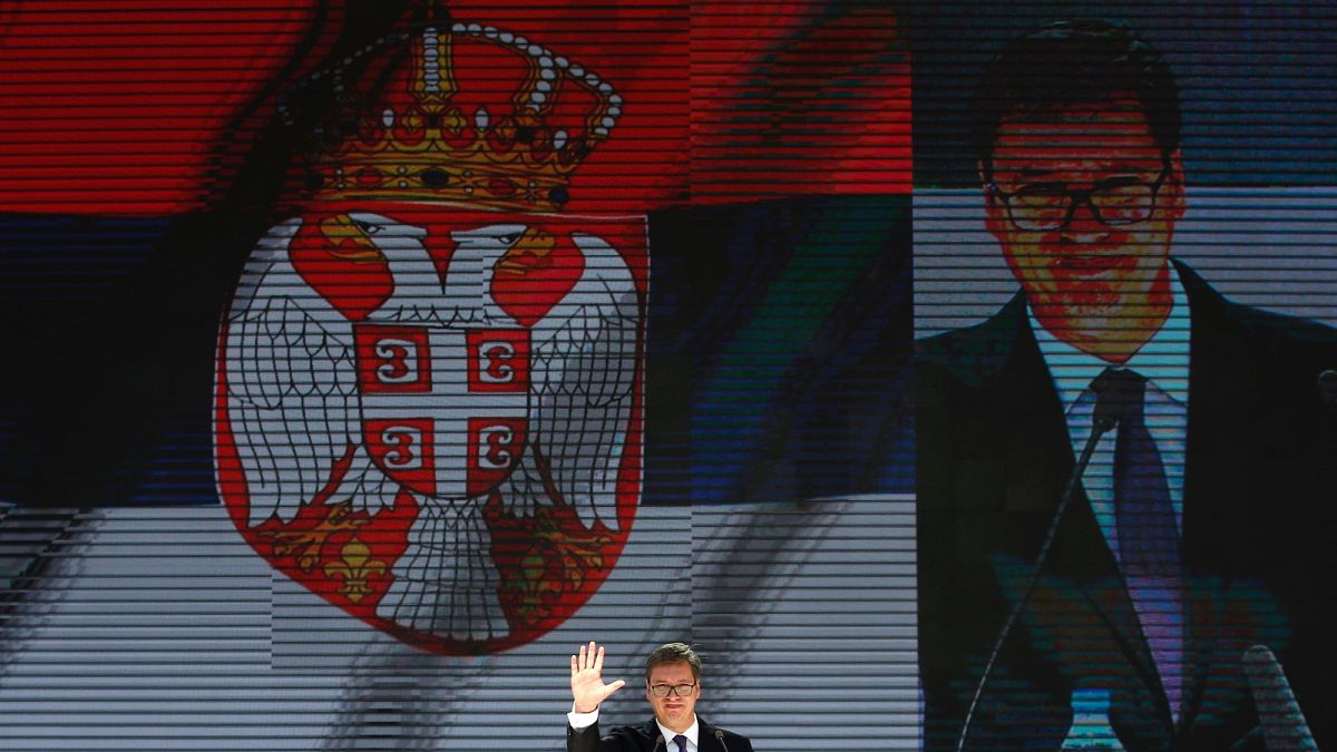 Aleksandar Vučić elnök a mitrovicai szerbeket üdvözli Koszovóban, 2018-ban