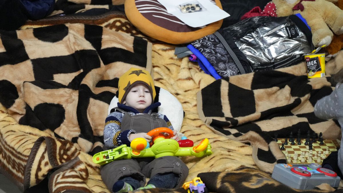 Kinder müssen aus der Ukraine flüchten